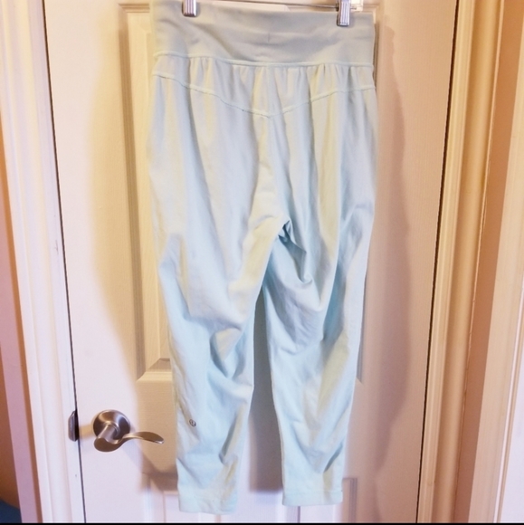 Lululemon free fall crop - Picture 2 of 6